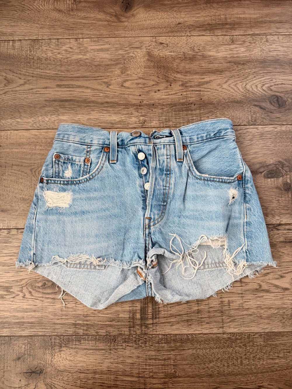 Levi’s light wash cut off shorts